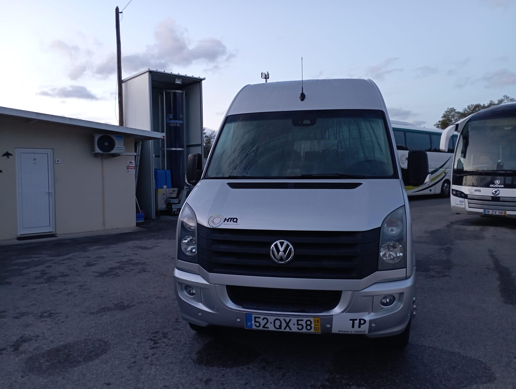 Exterior 1 - VW Crafter